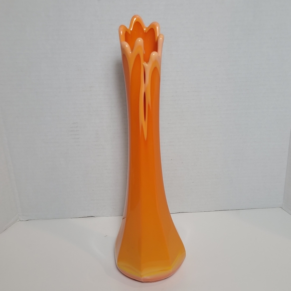 L E Smith Bittersweet Orange Swung Vase MCM 8 Panel Finger Stretched 14" - Picture 1 of 15